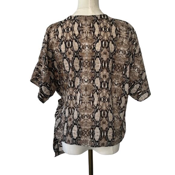 Blu Pepper Animal Print V-Neck Wrap Blouse Short Sleeve Size Large - Picture 3 of 8